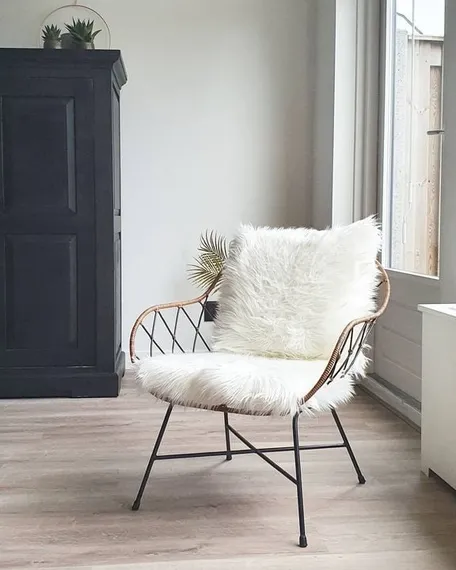Кресло Claque белый мех