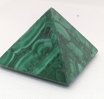 Подарочная пирамидка из малахита