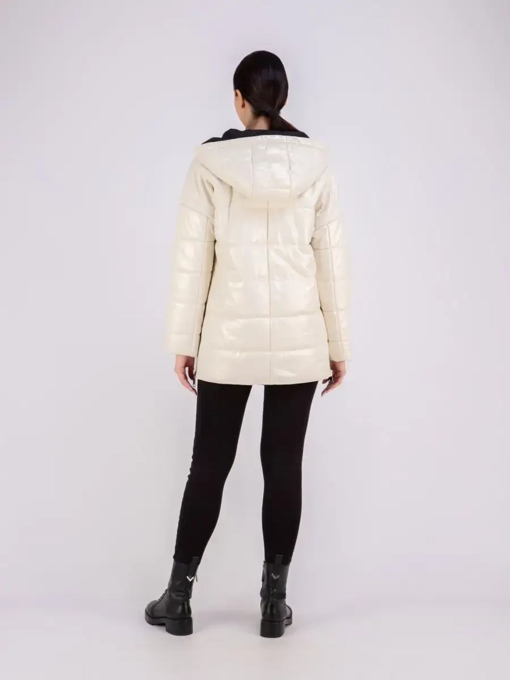 Куртка женская кожаная утепленная с капюшоном