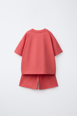 ZARA КОМПЛЕКТ ИЗ ФУТБОЛКИ И БЕРМУДОВ, КОРАЛЛОВО-КРАСНЫЙ