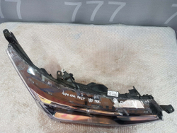 Фара правая Toyota Corolla (E180) 16-19 Б/У Оригинал 8111002L50