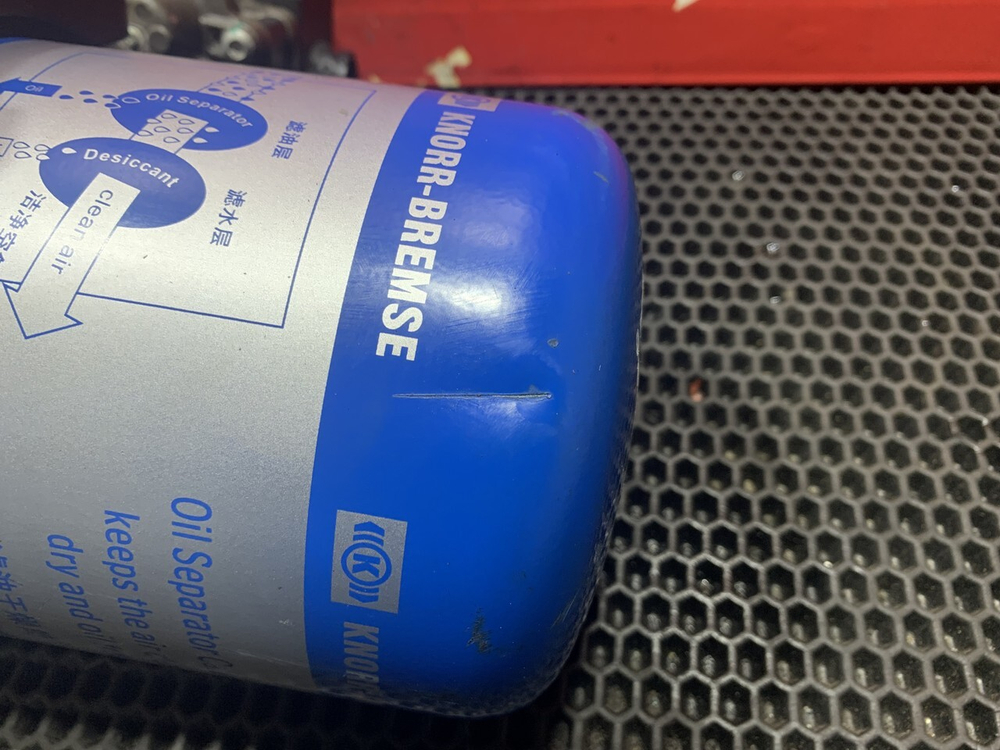 Осушитель воздуха в сборе 2023г