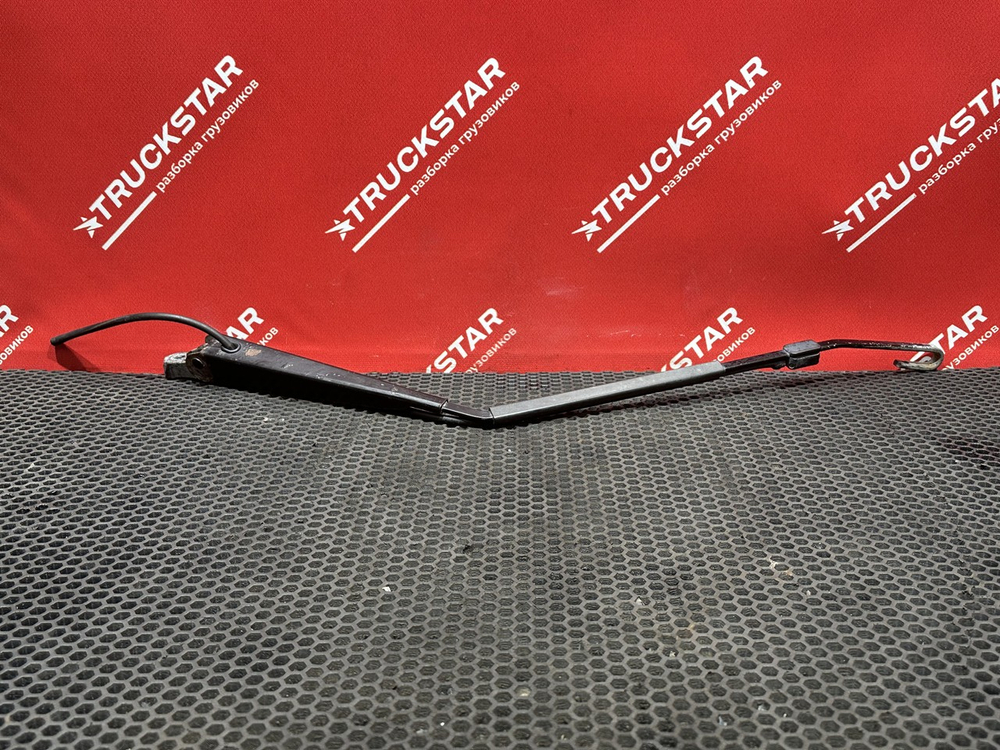 Поводок стеклоочистителя 2018г