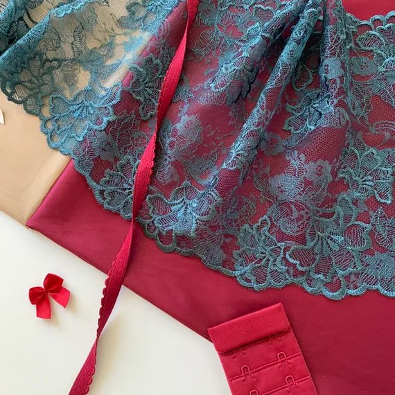 Вышивка на сетке изумруд 20 см