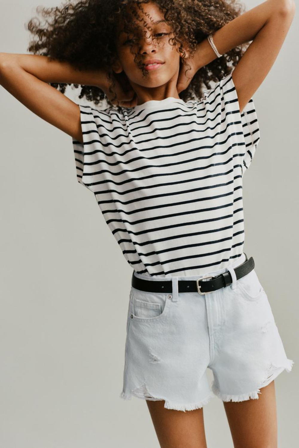 ZARA ДЖИНСОВЫЕ ШОРТЫ, НЕБЕСНО-ГОЛУБОЙ