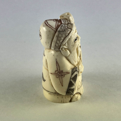 Статуэтка нэцкэ Фукурокудзю с волшебным инструментом