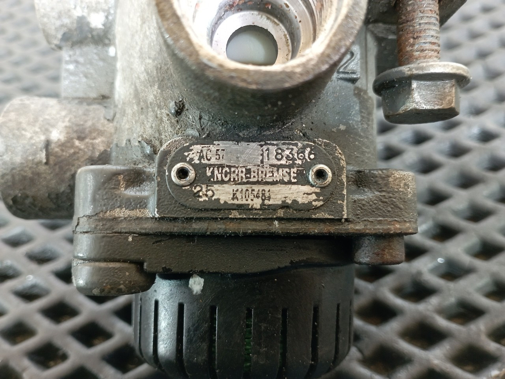 Клапан ускорительный