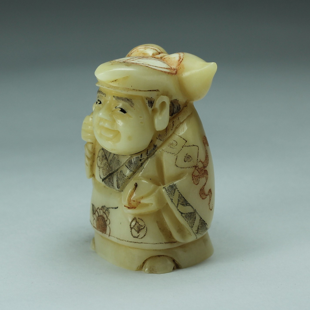 Нэцкэ Дайкоку с тыквой горлянкой и персиком