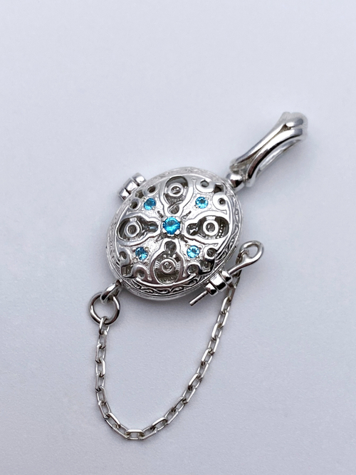 Ладанка из серебра/Без покрытия/Со вставкой из фианитов/Казанская БМ