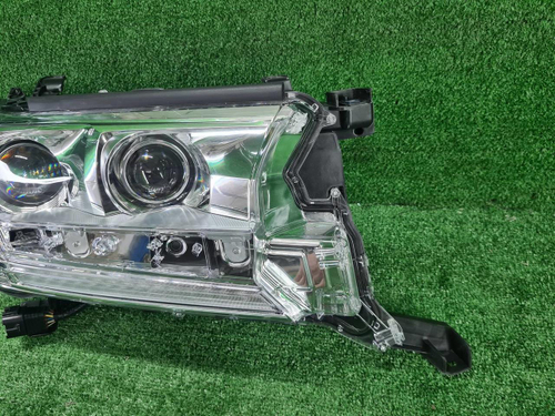 Фара правая Toyota Land Cruiser 200 (2015-2021) LED