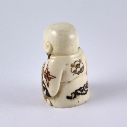 Нэцкэ Монах с корзиной цветов