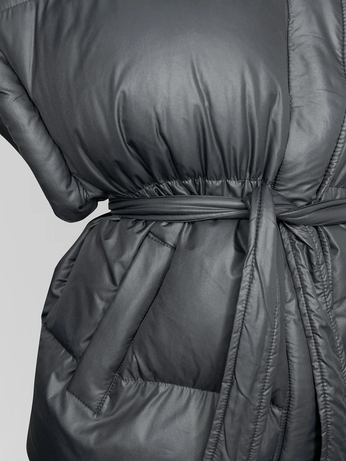 Жилетка Haiziyuan 8017 однотонная на молнии с поясом