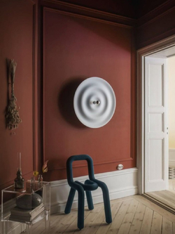 Современный настенный светильник с плавными волнообразными формами