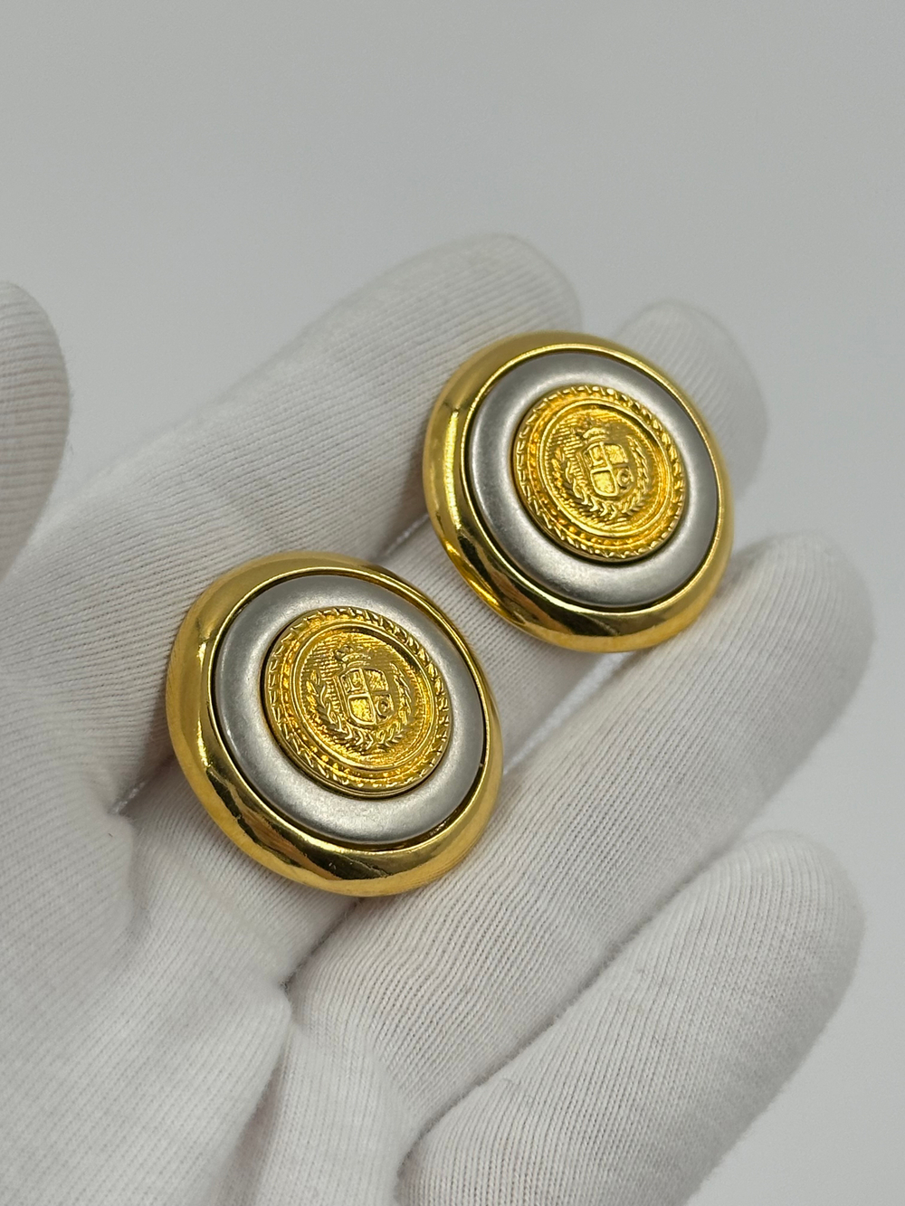 Серьги биколор Liz Claiborne
