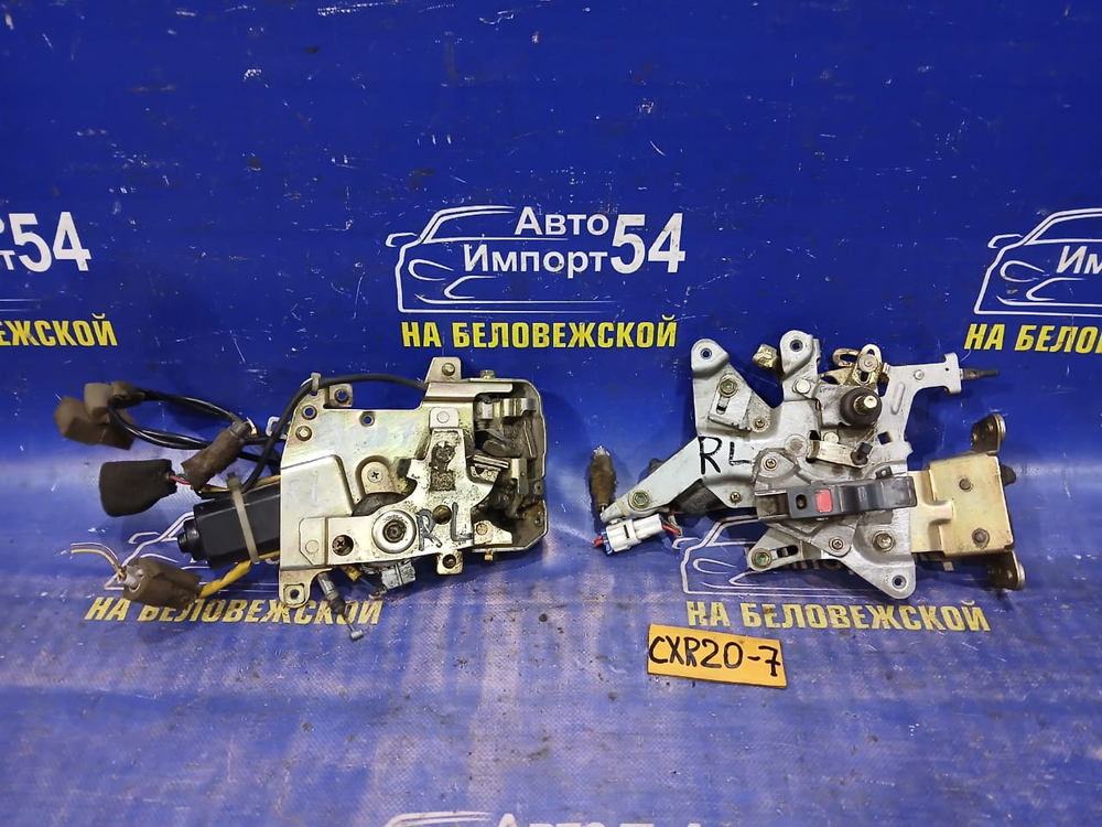 Замок двери задней левой TOYOTA ESTIMA 1995