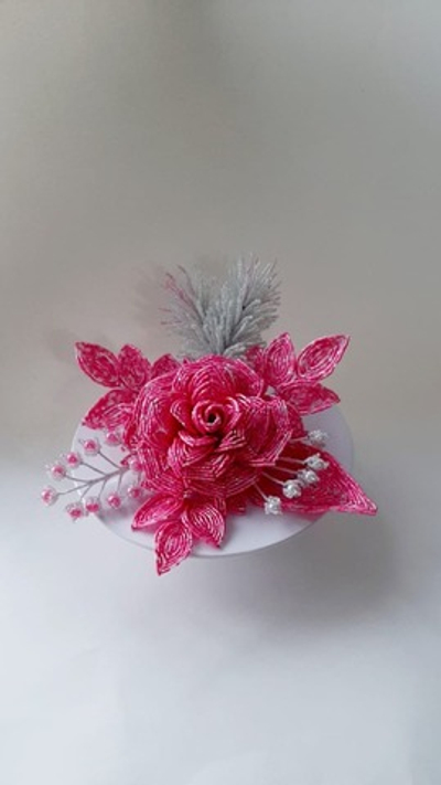 Композиция Розовый иней из бисера 10см