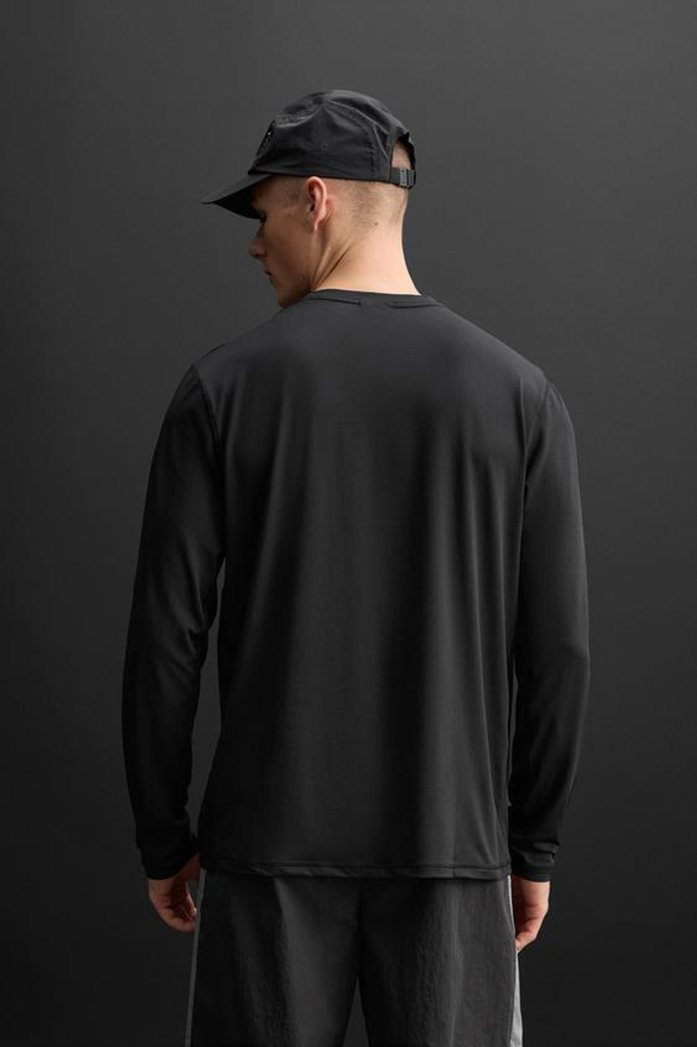 ZARA БАЗОВАЯ СПОРТИВНАЯ ФУТБОЛКА, ЧЕРНЫЙ