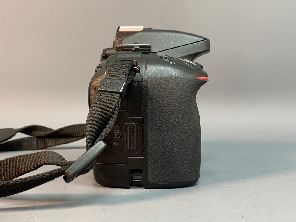 Nikon D5300 Kit 18-55mm 57.176 кадров