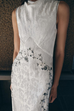 ZARA ЖАККАРДОВОЕ ПЛАТЬЕ С БУСИНАМИ И ПАЙЕТКАМИ, ЭКРЮ