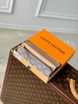 Louis Vuitton Emilie Wallet