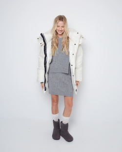 Пуховик со съемным капюшоном из нейлона Монклер молочный