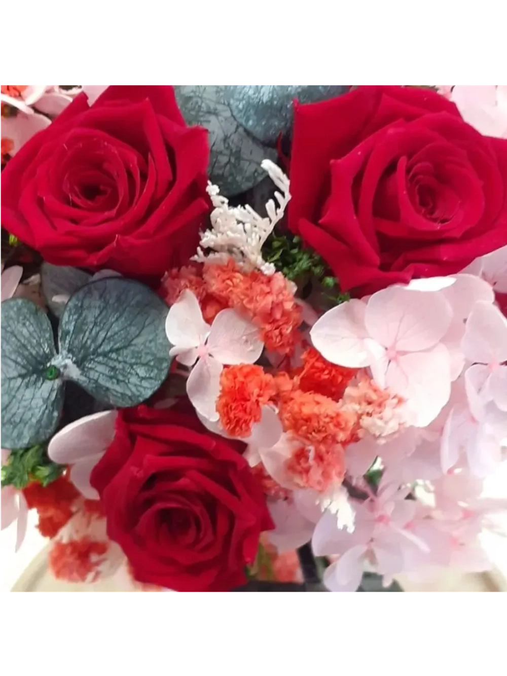 деревце из натуральных цветов в стекле