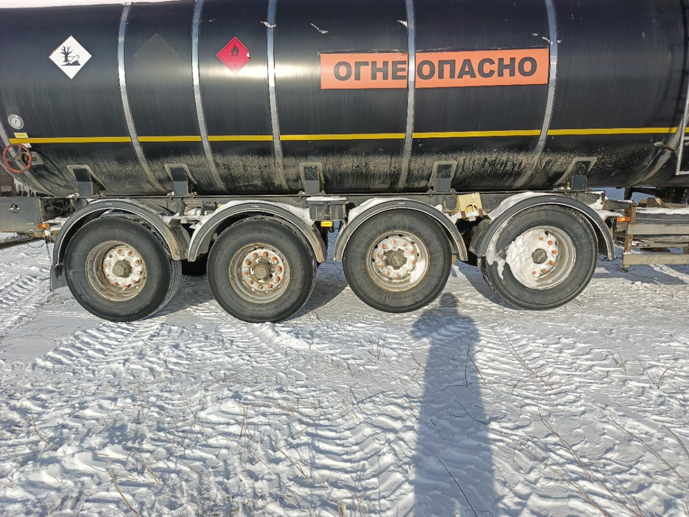 FoxTank 8777 Полуприцеп цистерна 877721 (светлые нефтепродукты)