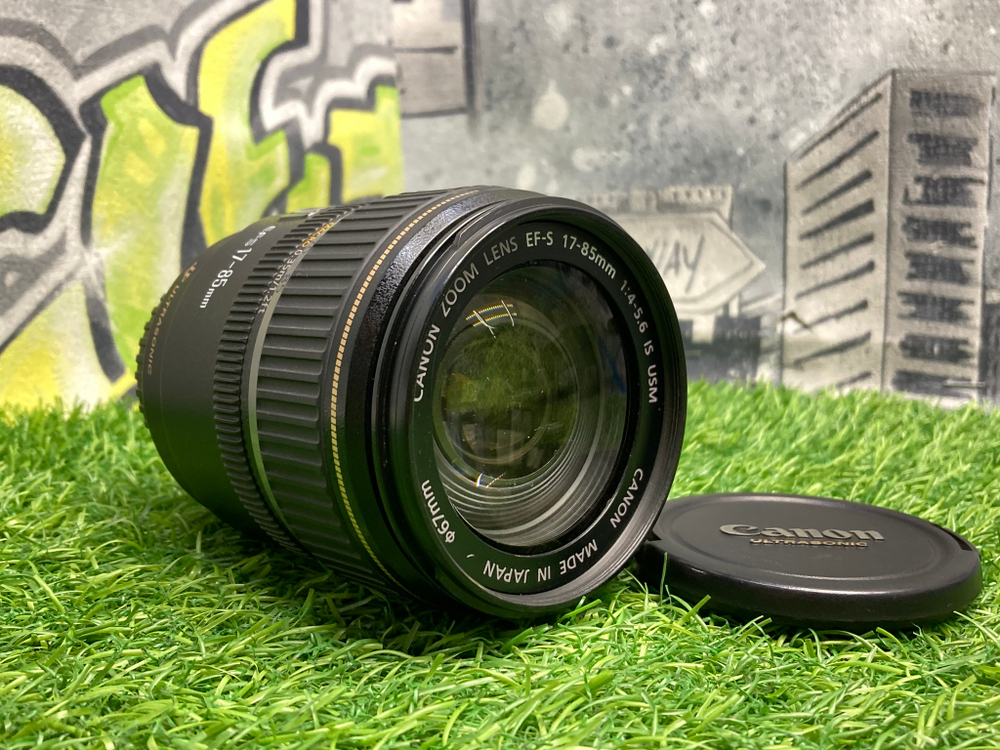 Canon EF-S 17-85mm 4-5.6 IS USM
