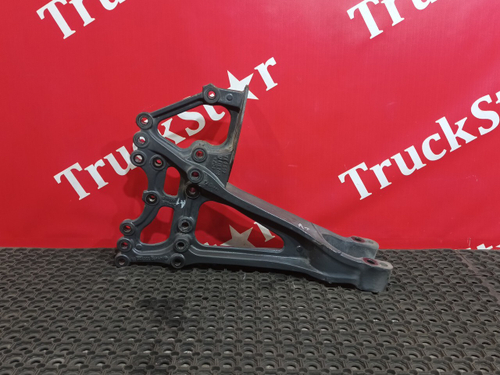 Кронштейн реактивной тяги левый