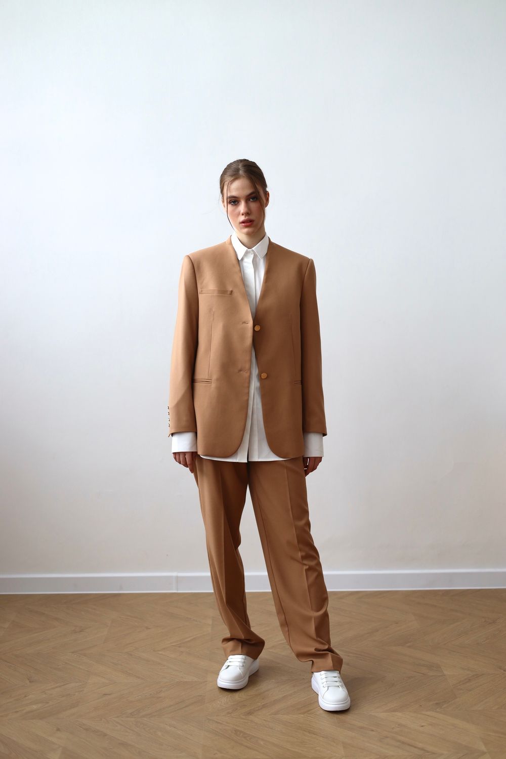 Пиджак без лацканов бежевый