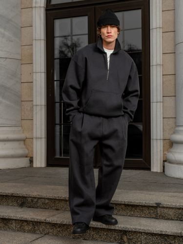 Графитовые спортивные брюки с защипами Laine