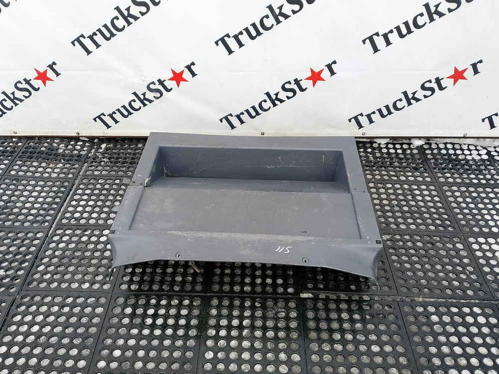 Панель вещевого ящика