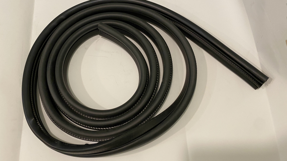 Уплотнители передних дверей Лада 4х4/Нива Легенд (к-т: 2 шт)