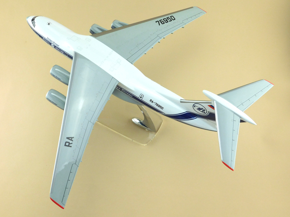 Модель самолета Ил-76ТД-90ВД (М1:100, Волга-Днепр, RA-76950)