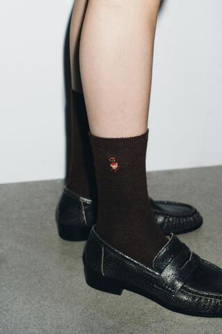 ZARA НОСКИ С ВЫШИВКОЙ ТАКСЫ, КОРИЧНЕВЫЙ