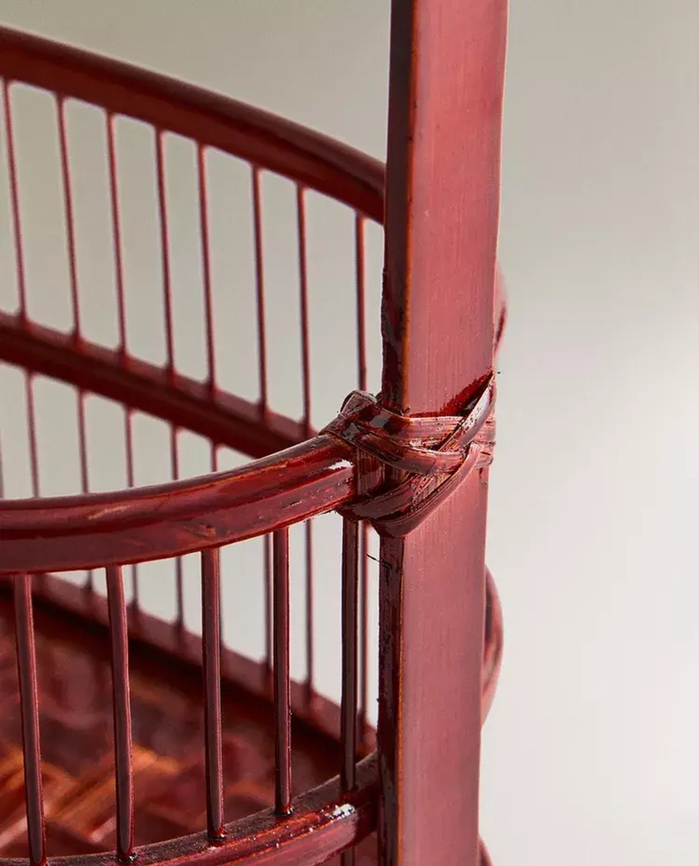 ZARA HOME ЛАКИРОВАННАЯ БАМБУКОВАЯ КОРЗИНА С РУЧКОЙ, КРАСНЫЙ