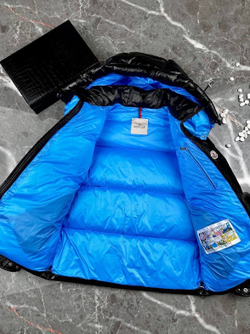 Пуховик Moncler