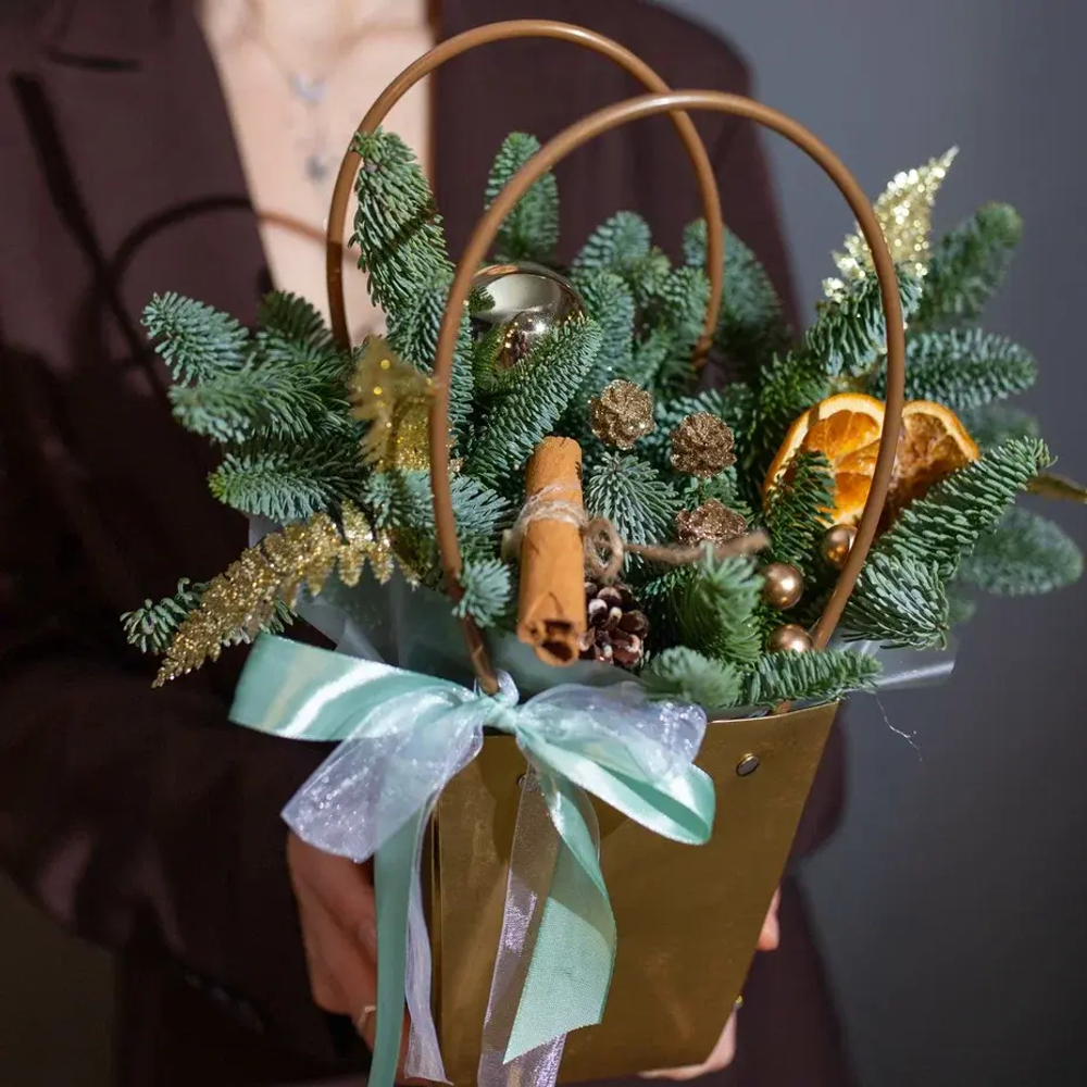 Новогодняя композиция Елка в сумке (цитрус)