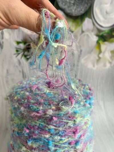 Пряжа  декоративная с ворсом и шишибриками