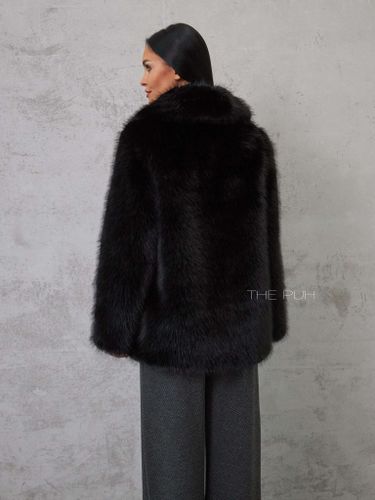 Женская короткая черная шуба