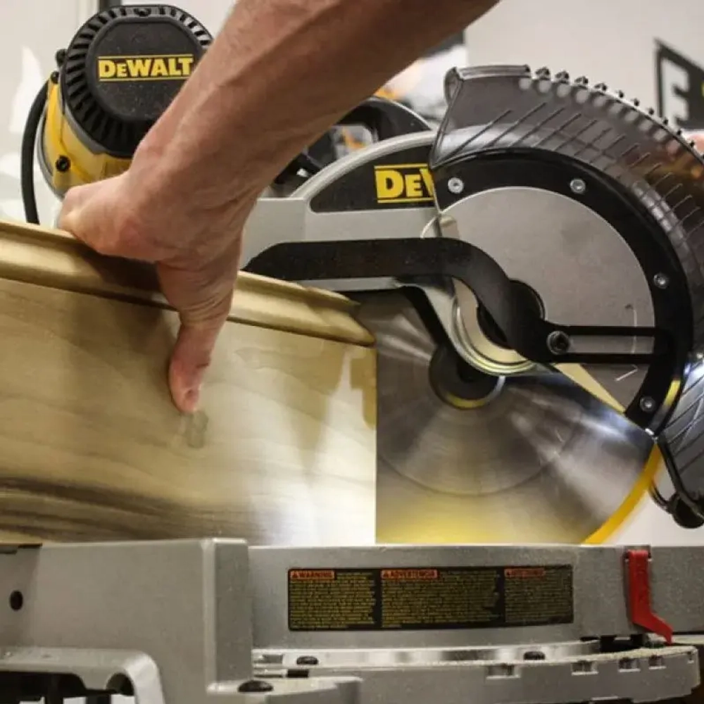 Торцовочная пила DeWALT DWS780, DWS780-QS