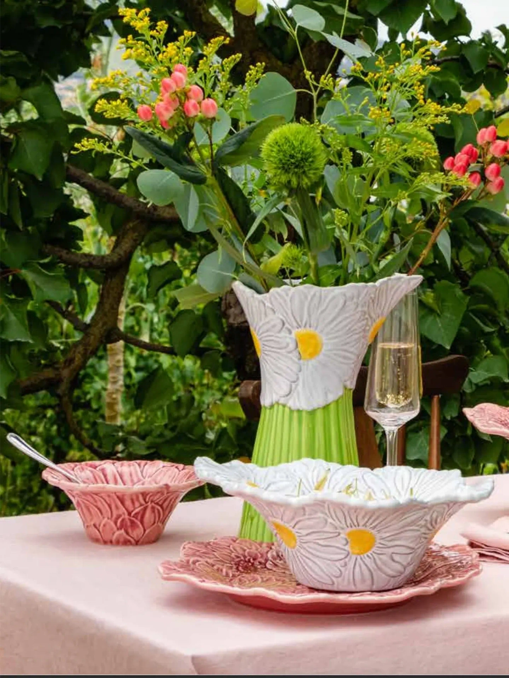 Чаша Bordallo Pinheiro Maria Flor коралловая (16 см)