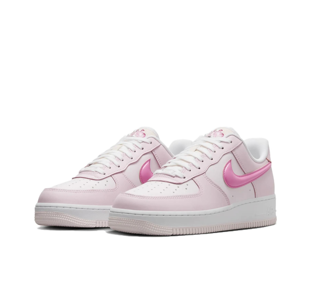 Женские кроссовки  Nike Air Force 1 '07 LX 'Paw Print' HM3696-661