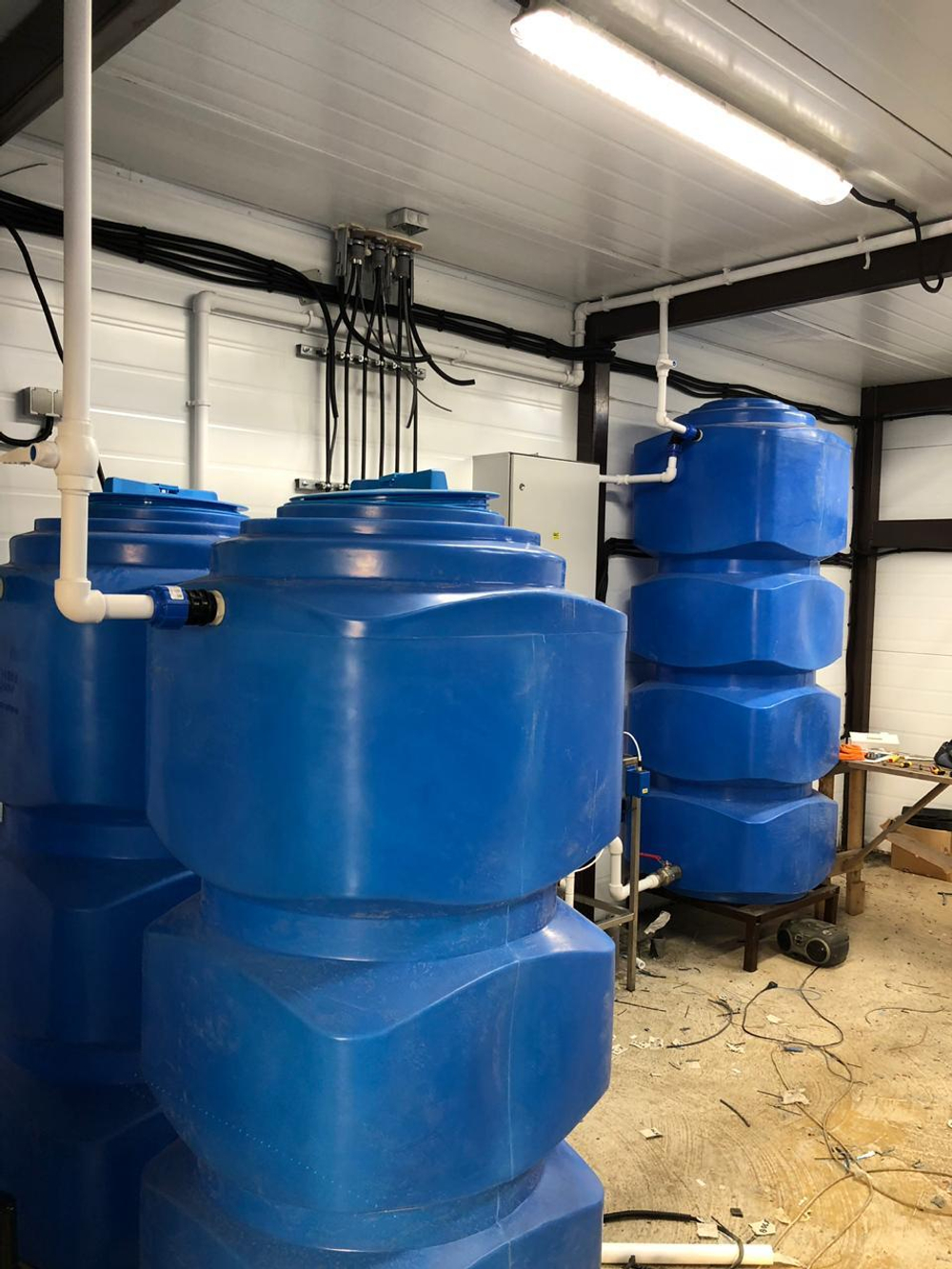 Ёмкость пластиковая пищевая Полимер-Групп F 500 л. прямоугольные (650x650x1500см;21кг;синий) - арт.559042