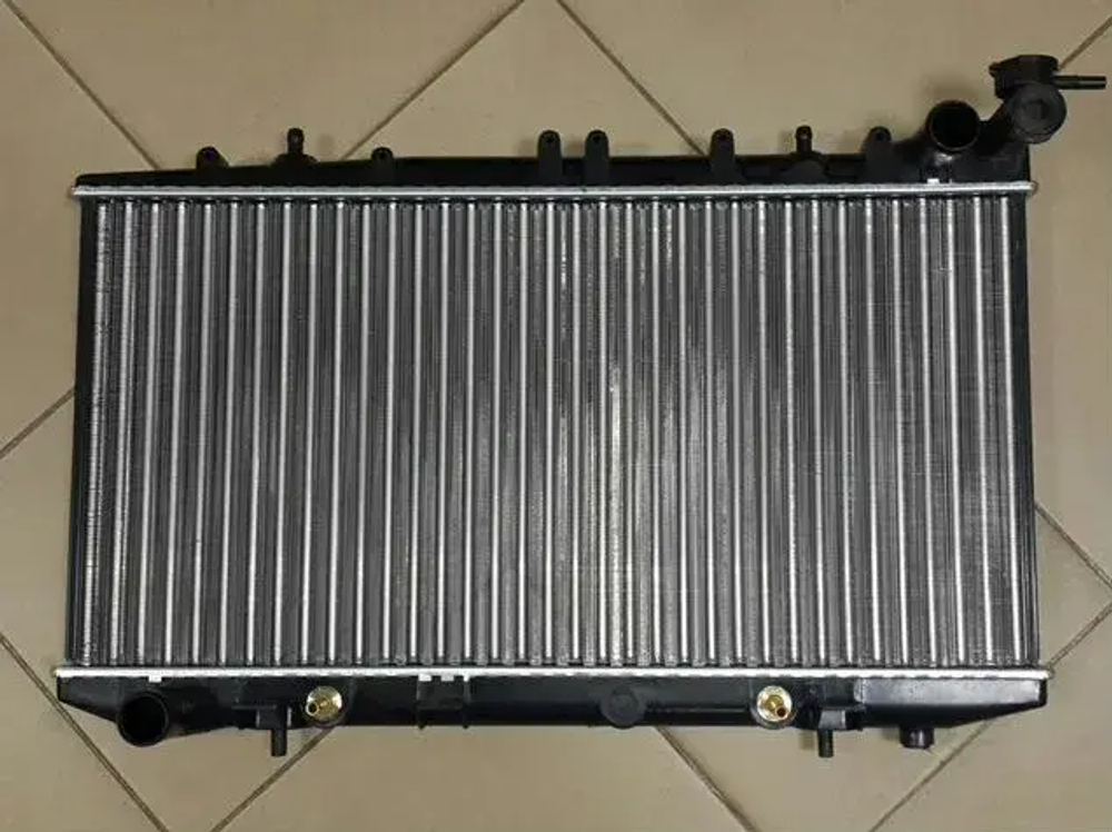 Радиатор охлаждения Nissan Almera N15