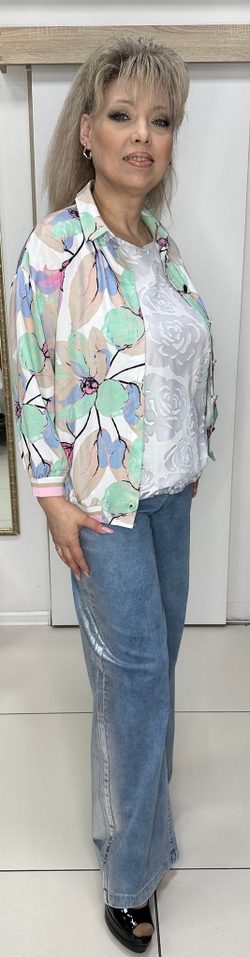 Цветной жакет-бомбер на пуговках