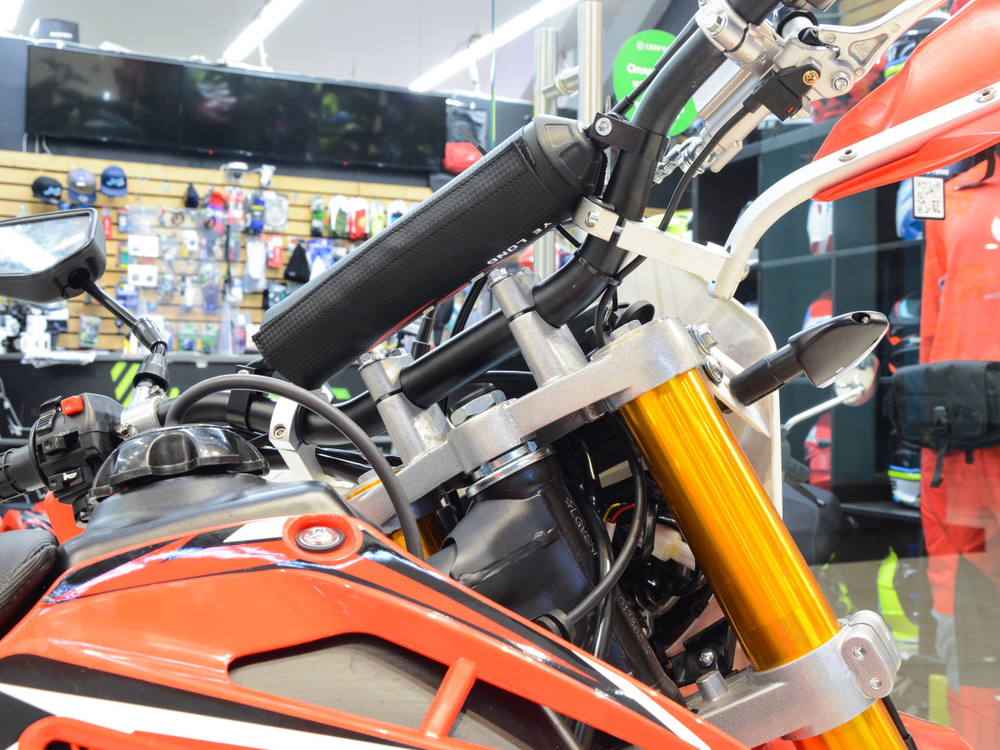 Мотоцикл эндуро Regulmoto Sport-003 250 PR (c баланс. вал.) ПТС Красный