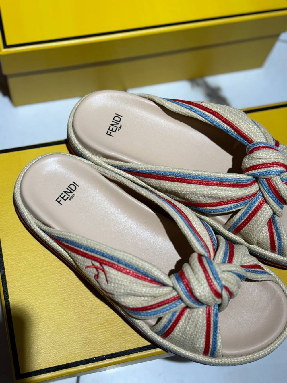 Шлепанцы Fendi
