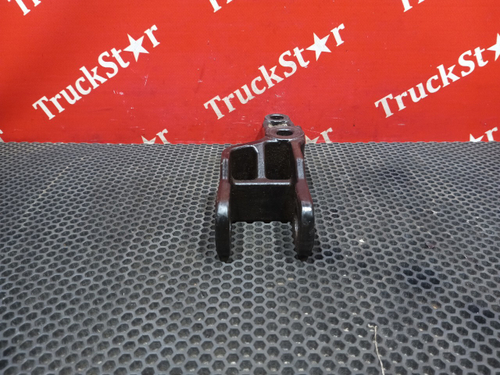 Кронштейн амортизатора нижний левый 2023г