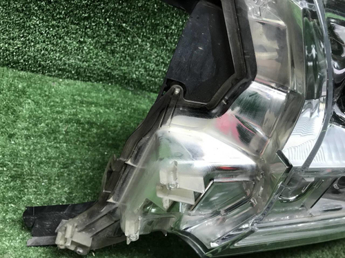 Фара левая Toyota Land Cruiser 200 (2015-2021) LED